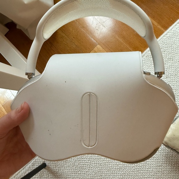 AirPod Max - Picture 3 of 3